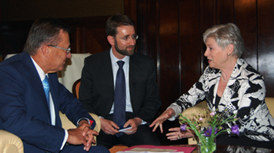 Foto: Minister Van der Hoeven en vice-premier Zubkov van Rusland bij ontmoeting in Amsterdam